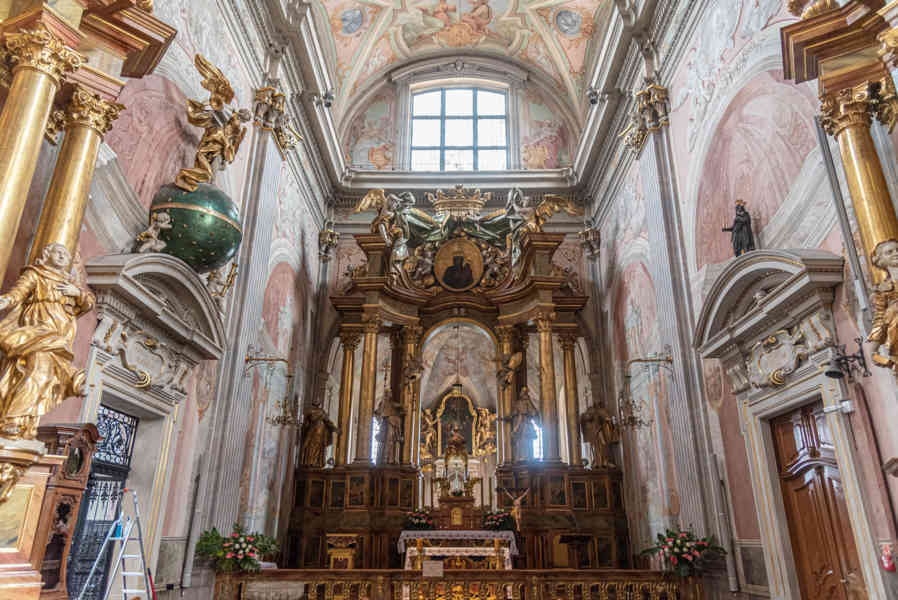Polonia - Varsovia 108 - iglesia de Santa Ana.jpg